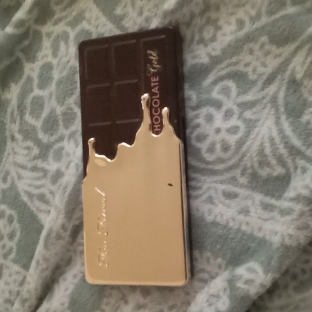 Too faced chocolate